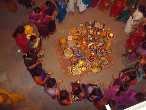 Information about history of Bathukamma. Bathukamma Panduga is one of the most unique festivals of Telangana Bathukamma Panduga.